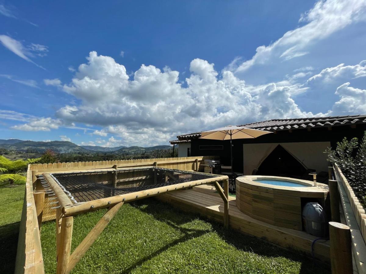 Bleu Hills Glamping Llanogrande Hotel Rionegro Bagian luar foto